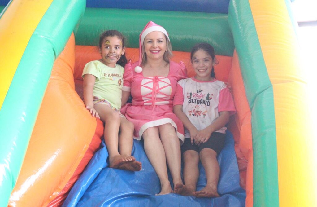 Sucesso total 14º Natal Solidário Amigos da Janete Córdoba distribuiu mais de 1.500 brinquedos em Amambai