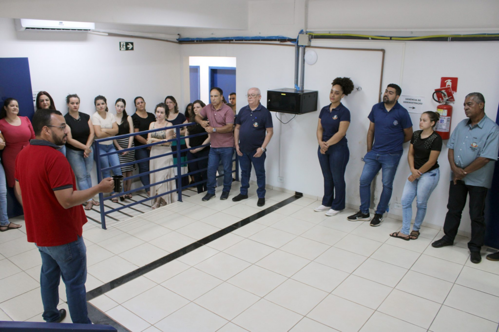 Servidores da Prefeitura de Naviraí participam de projeto que visa diminuir consumo de copos plásticos