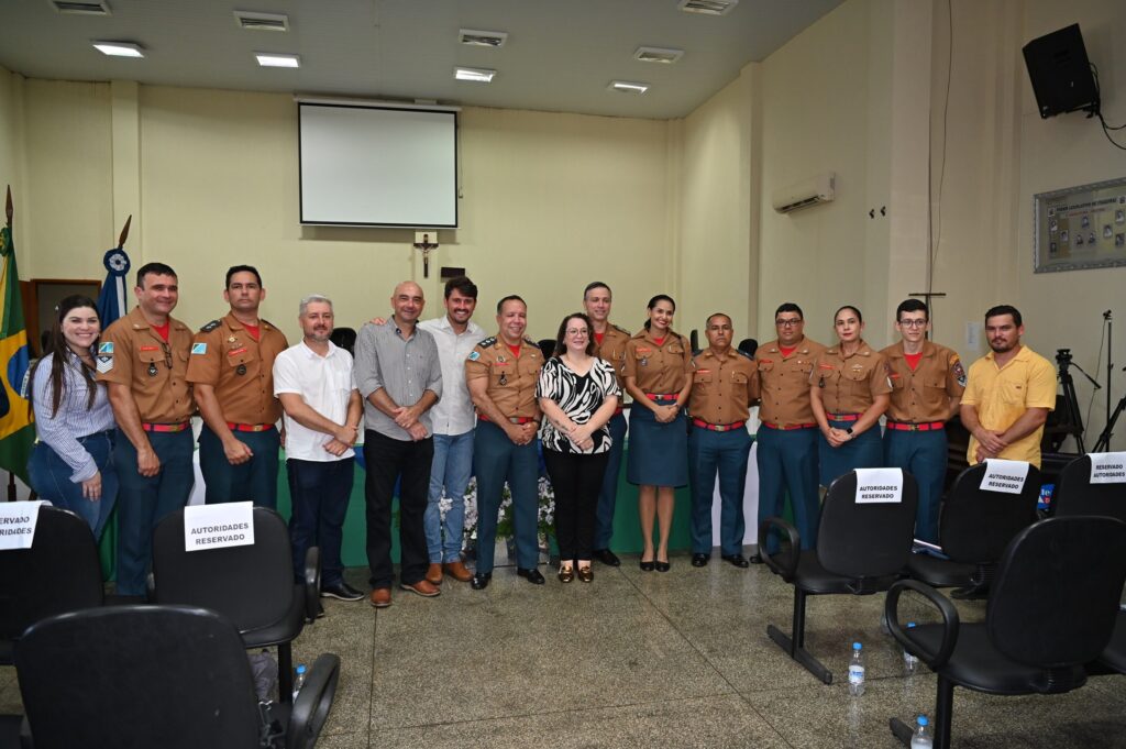 Prefeito Thalles Tomazelli, governador em exercício Barbosinha e vereadores entregam obras em Itaquiraí