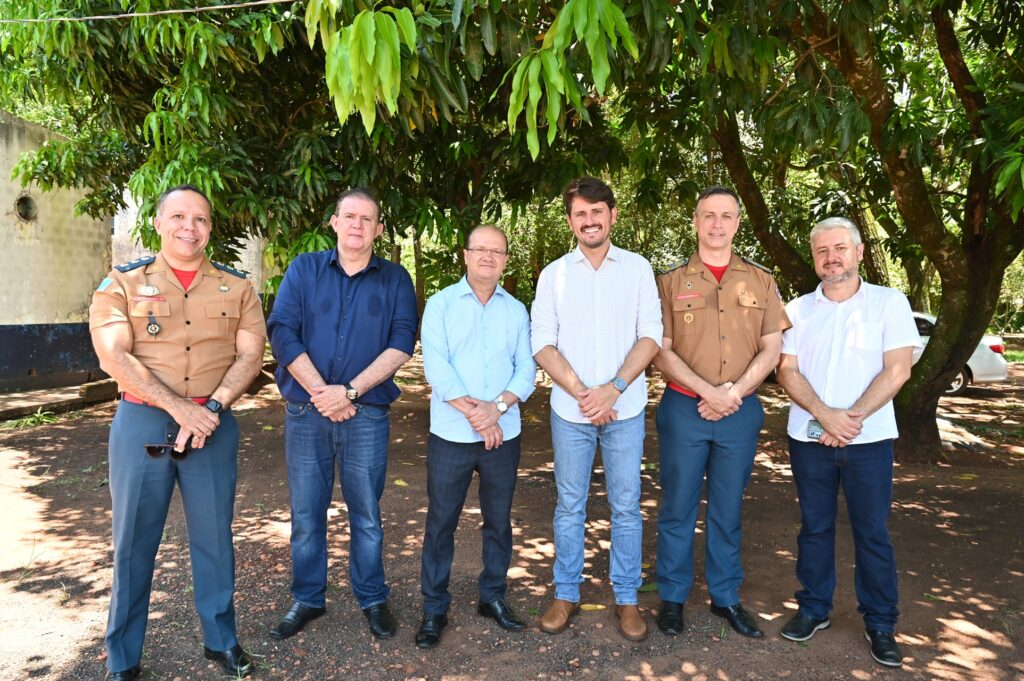 Prefeito Thalles Tomazelli, governador em exercício Barbosinha e vereadores entregam obras em Itaquiraí