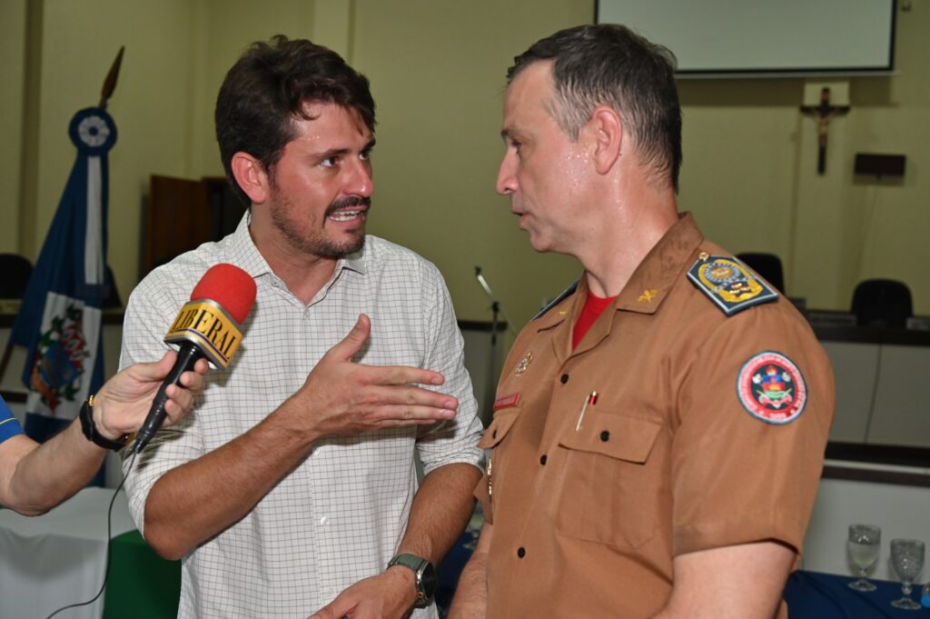 Prefeito Thalles Tomazelli, governador em exercício Barbosinha e vereadores entregam obras em Itaquiraí