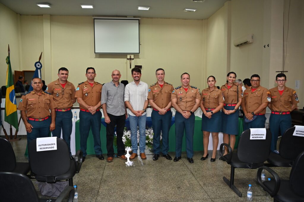 Prefeito Thalles Tomazelli, governador em exercício Barbosinha e vereadores entregam obras em Itaquiraí