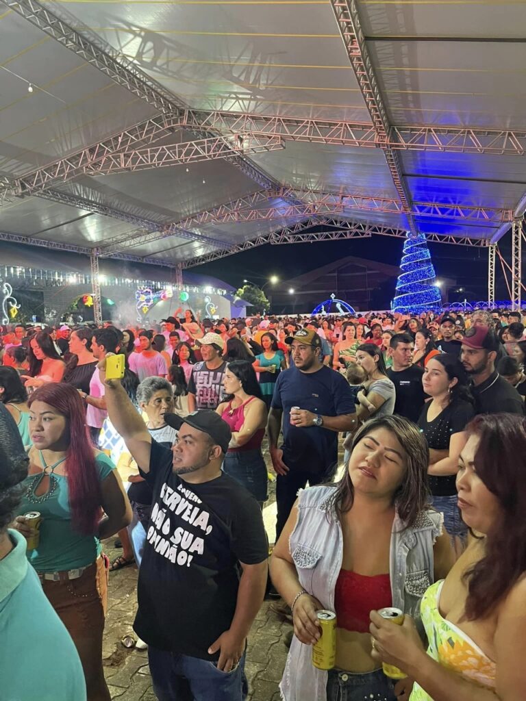 5 mil pessoas participaram da Festa da Virada em Iguatemi, com o show da dupla nacional Gilberto & Gilmar