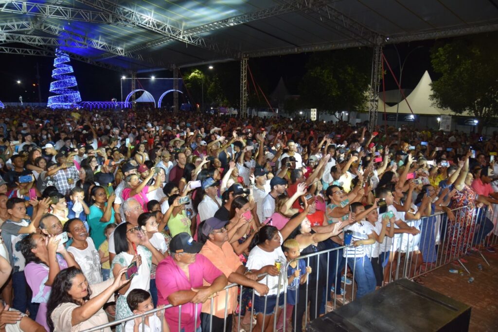 5 mil pessoas participaram da Festa da Virada em Iguatemi, com o show da dupla nacional Gilberto & Gilmar