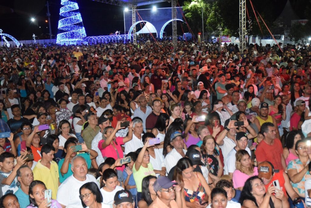 5 mil pessoas participaram da Festa da Virada em Iguatemi, com o show da dupla nacional Gilberto & Gilmar