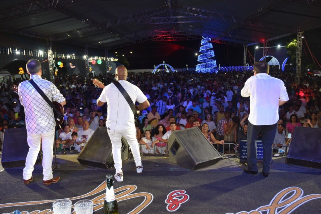 5 mil pessoas participaram da Festa da Virada em Iguatemi, com o show da dupla nacional Gilberto & Gilmar