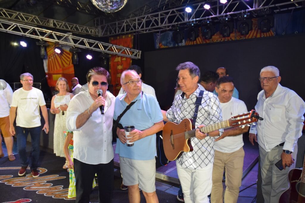 5 mil pessoas participaram da Festa da Virada em Iguatemi, com o show da dupla nacional Gilberto & Gilmar