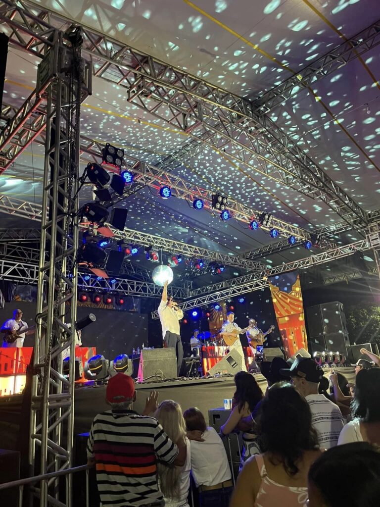 5 mil pessoas participaram da Festa da Virada em Iguatemi, com o show da dupla nacional Gilberto & Gilmar