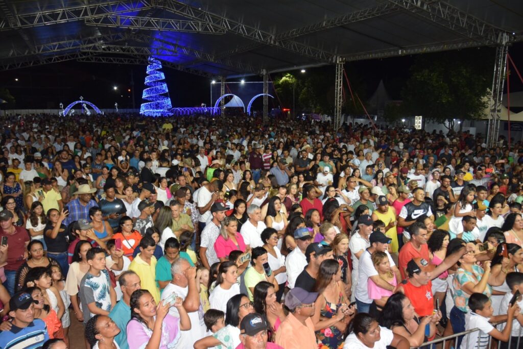 5 mil pessoas participaram da Festa da Virada em Iguatemi, com o show da dupla nacional Gilberto & Gilmar