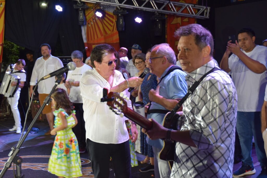 5 mil pessoas participaram da Festa da Virada em Iguatemi, com o show da dupla nacional Gilberto & Gilmar