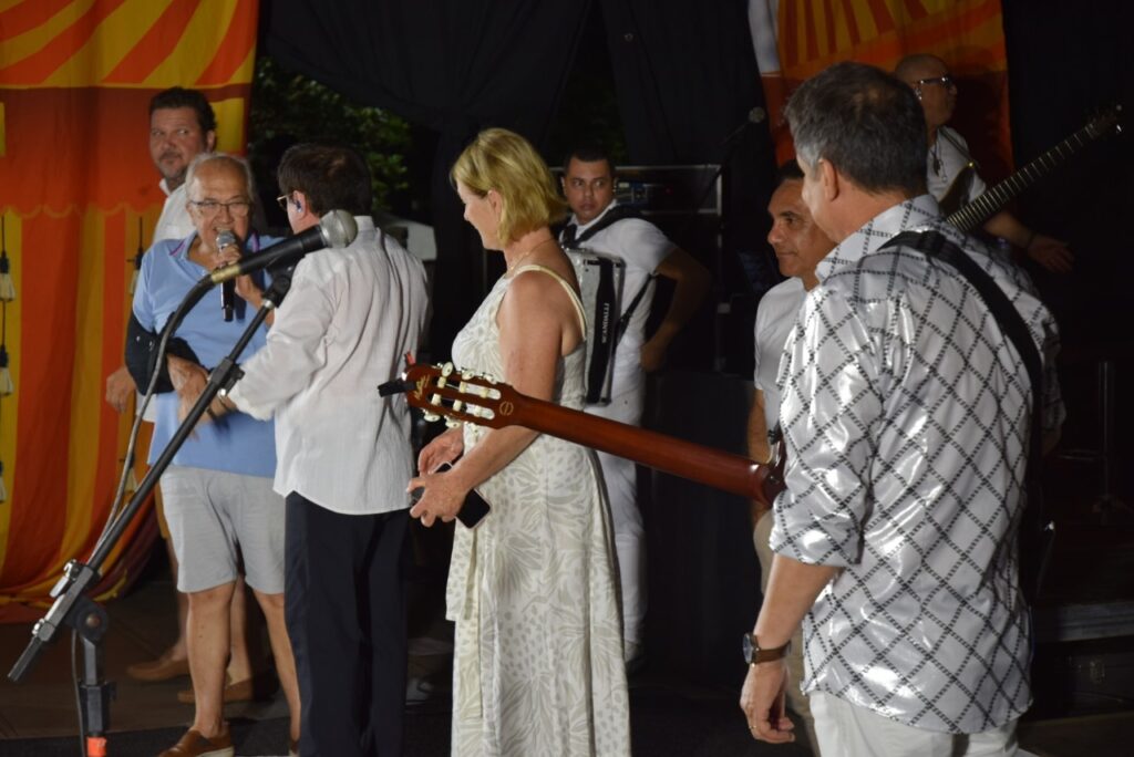 5 mil pessoas participaram da Festa da Virada em Iguatemi, com o show da dupla nacional Gilberto & Gilmar