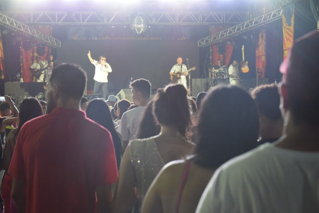 5 mil pessoas participaram da Festa da Virada em Iguatemi, com o show da dupla nacional Gilberto & Gilmar