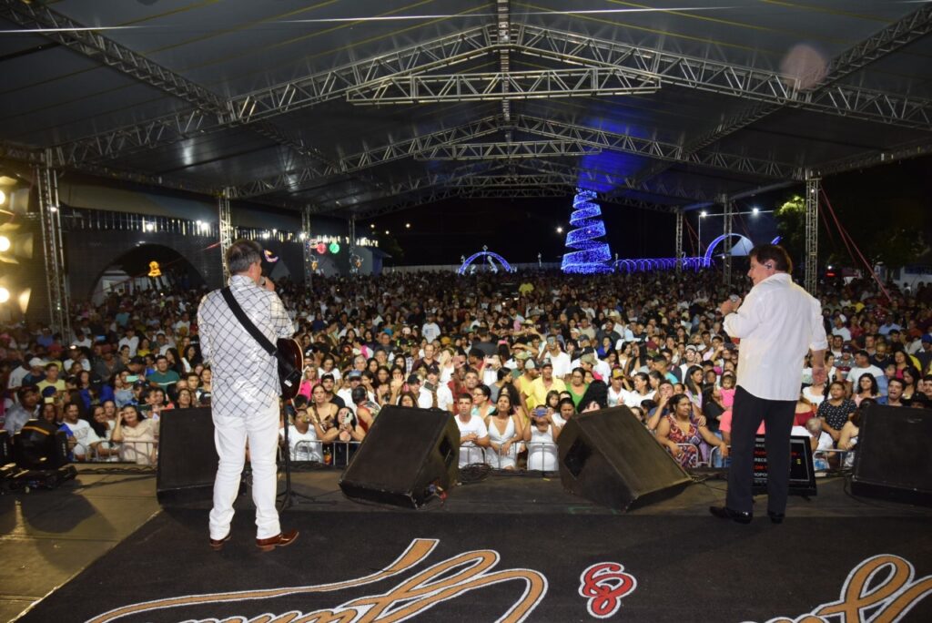 5 mil pessoas participaram da Festa da Virada em Iguatemi, com o show da dupla nacional Gilberto & Gilmar