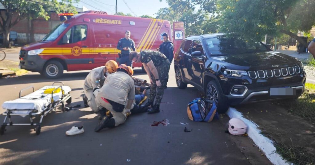 Bombeiros socorrem mulher vítima de acidente de trânsito em Amambai