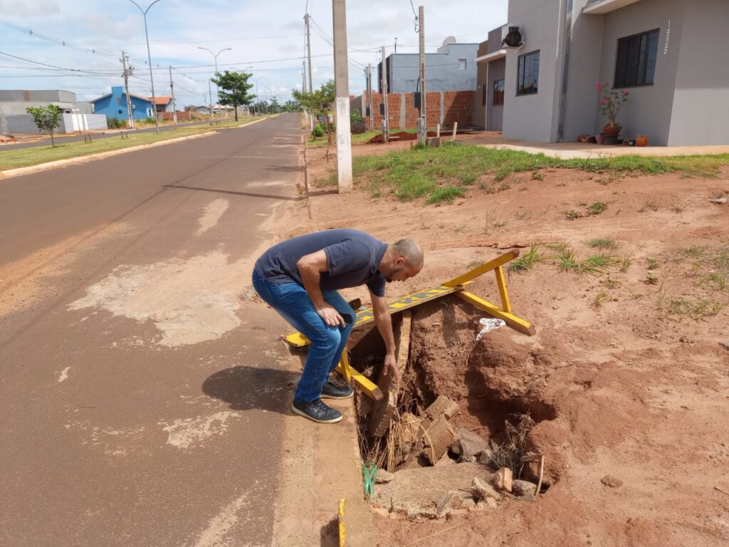 Vereador Nilsinho visita bairro EcoPark em Caarapó e solicita manutenção em boeiros