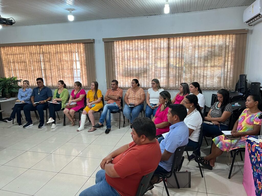 Prefeito e secretária de Educação lideram reunião com gestores da REME em Japorã