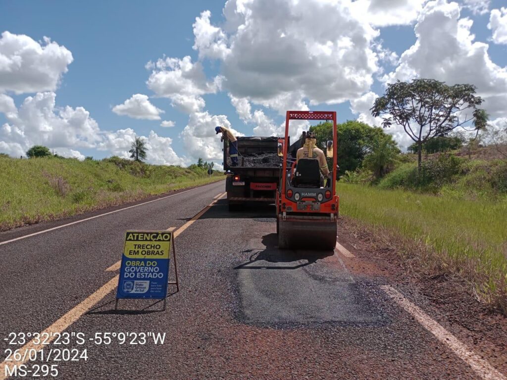 Governo do Estado intensifica reparos de rodovias em Amambai e região