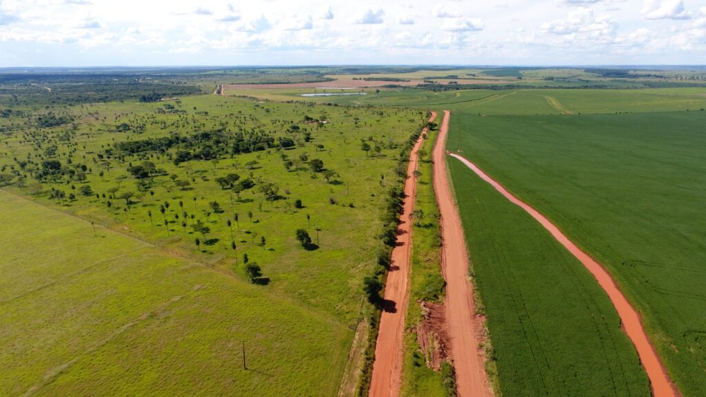 Prefeito Donizete acompanha de perto os trabalhos realizados na melhoria de estradas vicinais em Paranhos