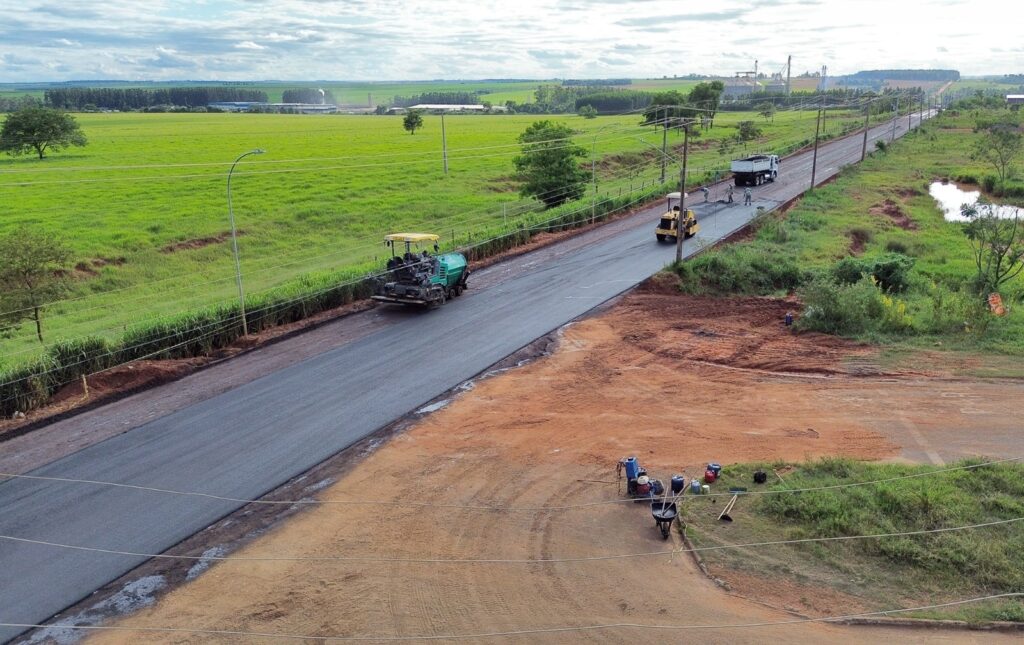 Prossegue a obra de recapeamento, novo asfalto e iluminação de LED na Avenida Mato Grosso em Naviraí