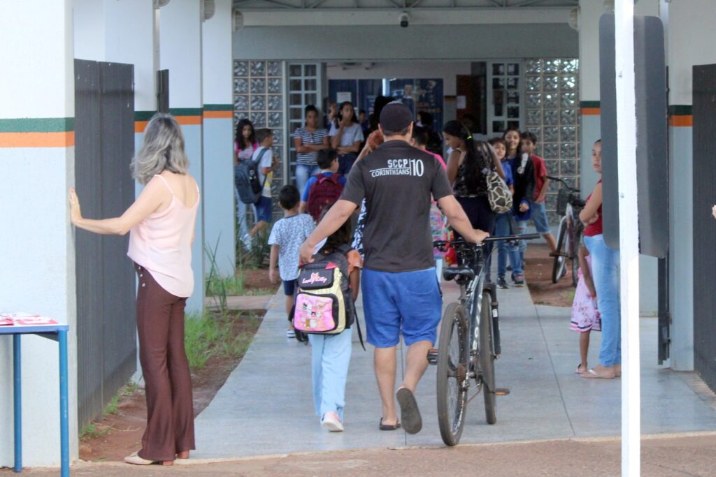 Com mais de 8 mil alunos, escolas da Rede Municipal de Naviraí iniciam as aulas do ano letivo 2024