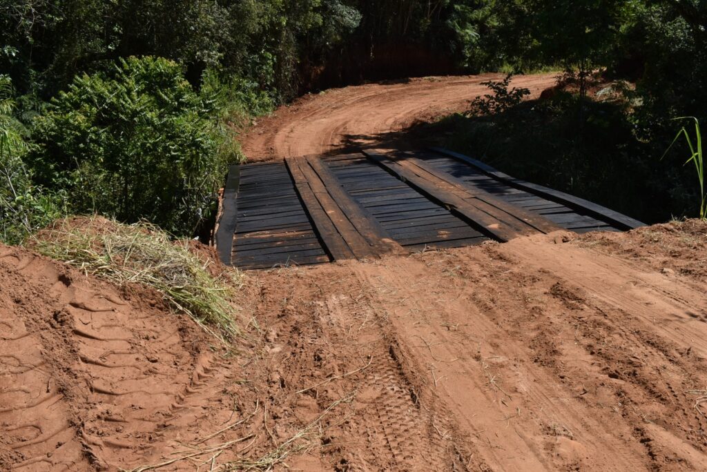 Prefeito visita obra de reforma da ponte sobre o córrego Ypoi  em Paranhos