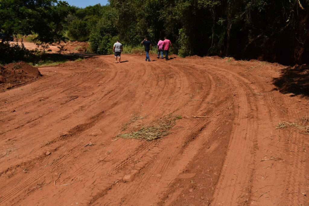 Prefeito visita obra de reforma da ponte sobre o córrego Ypoi  em Paranhos