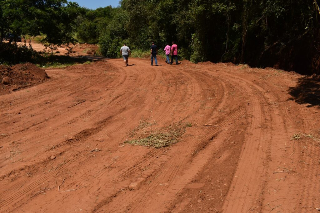 Prefeito visita obra de reforma da ponte sobre o córrego Ypoi  em Paranhos