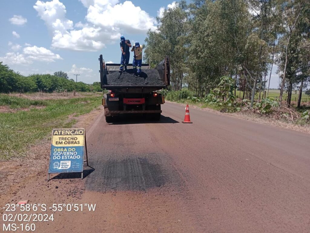 Governo do Estado intensifica reparos de rodovias em Amambai e região