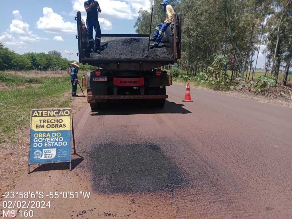 Governo do Estado intensifica reparos de rodovias em Amambai e região