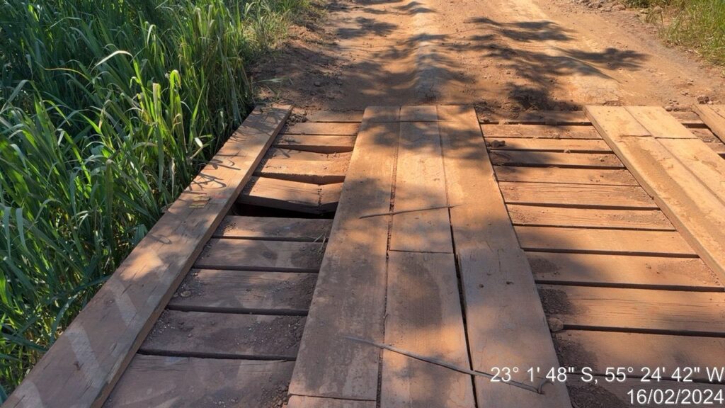 Agesul faz reparos em ponte de madeira entre Amambai e Aral Moreira