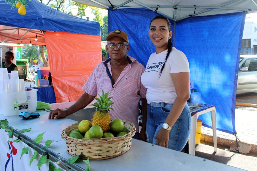 Feira do Galo se consolida como principal fonte de renda para dezenas de agricultores familiares de Naviraí