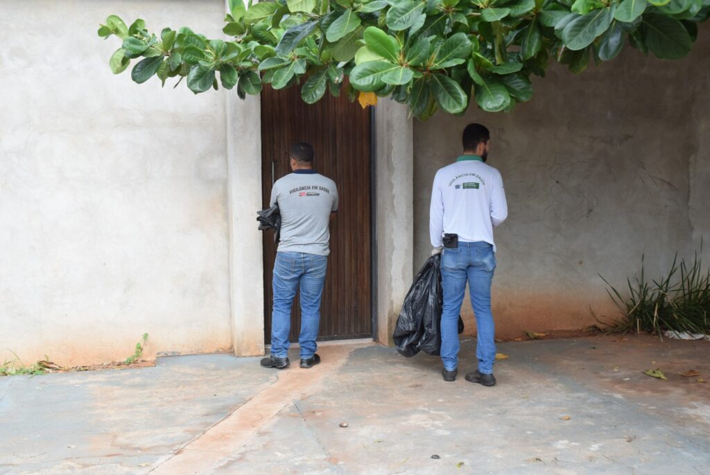 Mutirão de combate à dengue em Iguatemi: equipes da Saúde e da Secretaria de Obras se unem na limpeza da cidade