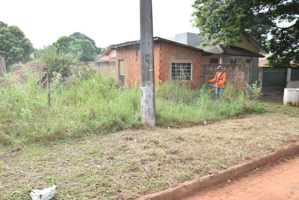 Mutirão de combate à dengue em Iguatemi: equipes da Saúde e da Secretaria de Obras se unem na limpeza da cidade