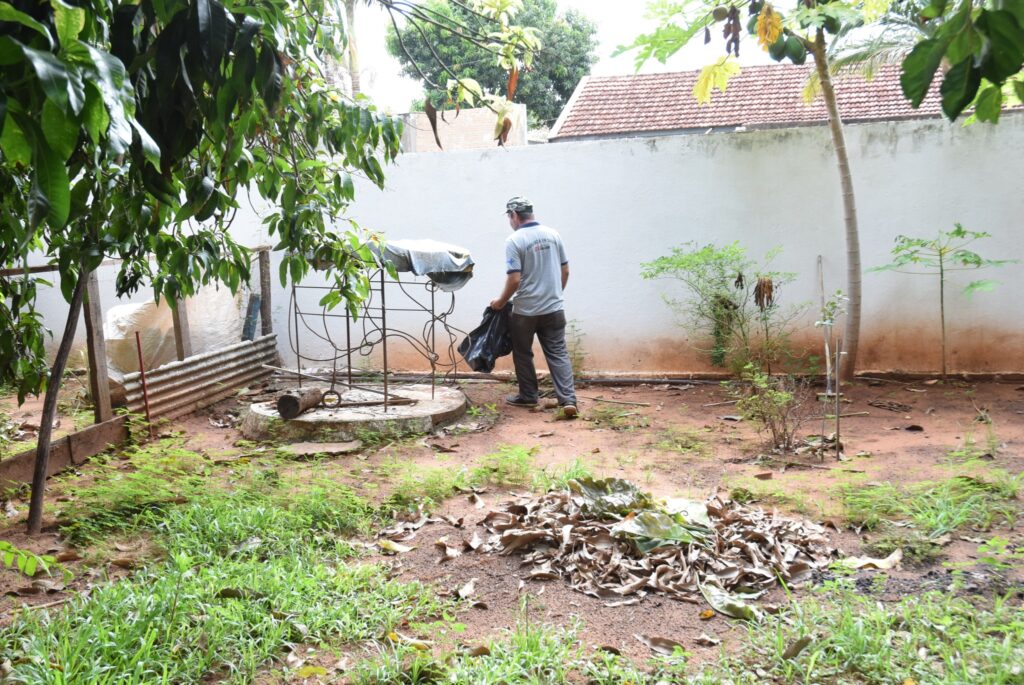 Mutirão de combate à dengue em Iguatemi: equipes da Saúde e da Secretaria de Obras se unem na limpeza da cidade