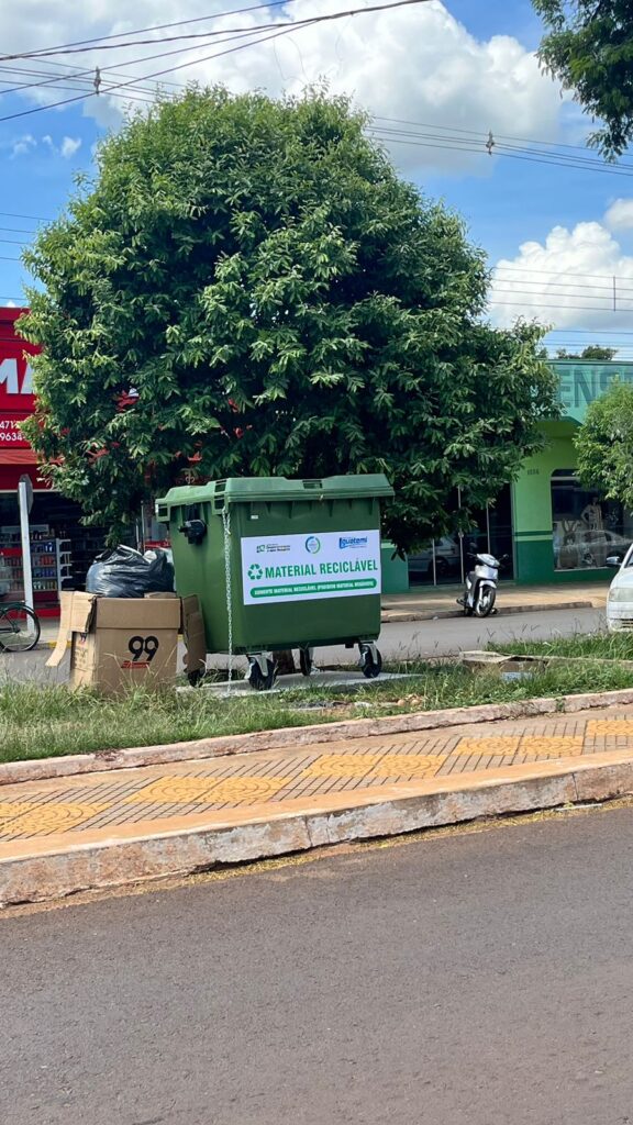 Prefeitura implanta lixeiras do tipo contêineres para coleta seletiva e armazenamento de material reciclável