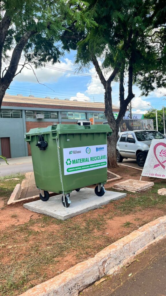 Prefeitura implanta lixeiras do tipo contêineres para coleta seletiva e armazenamento de material reciclável