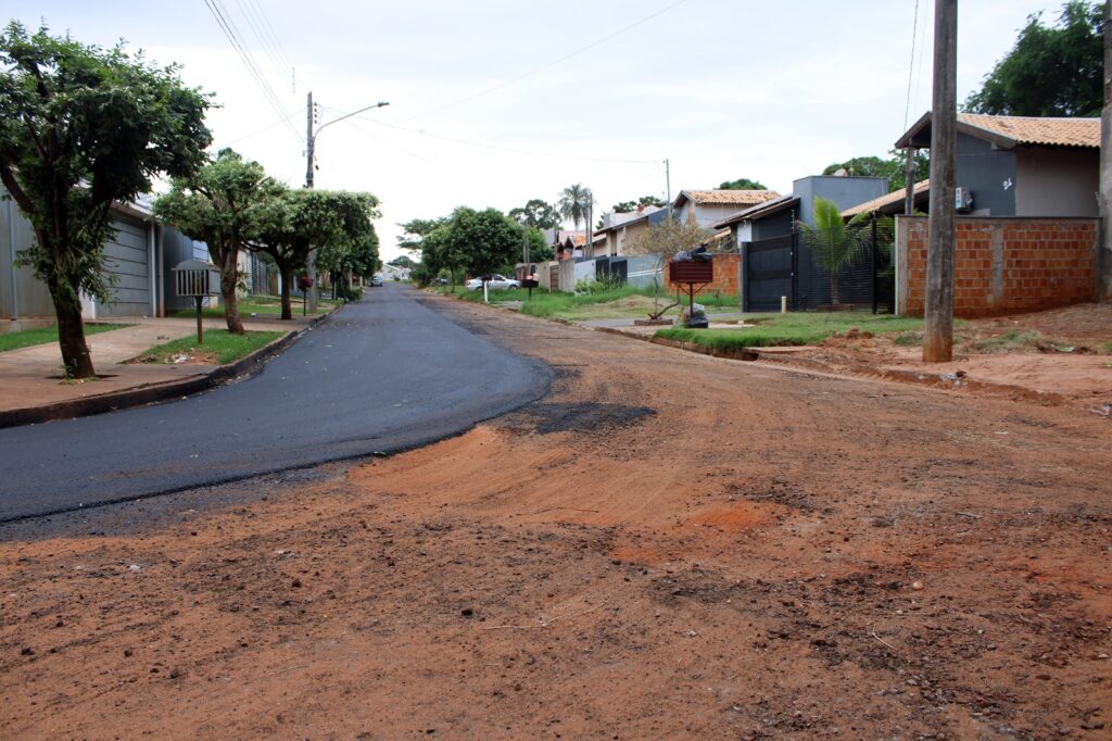 Prefeitura de Naviraí prossegue com obras de recapeamento em ruas e avenidas do município