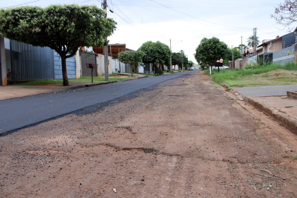 Prefeitura de Naviraí prossegue com obras de recapeamento em ruas e avenidas do município