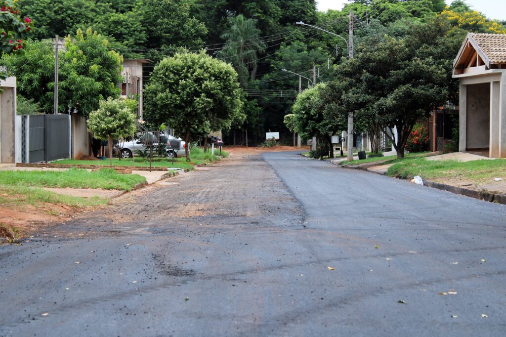 Prefeitura de Naviraí prossegue com obras de recapeamento em ruas e avenidas do município