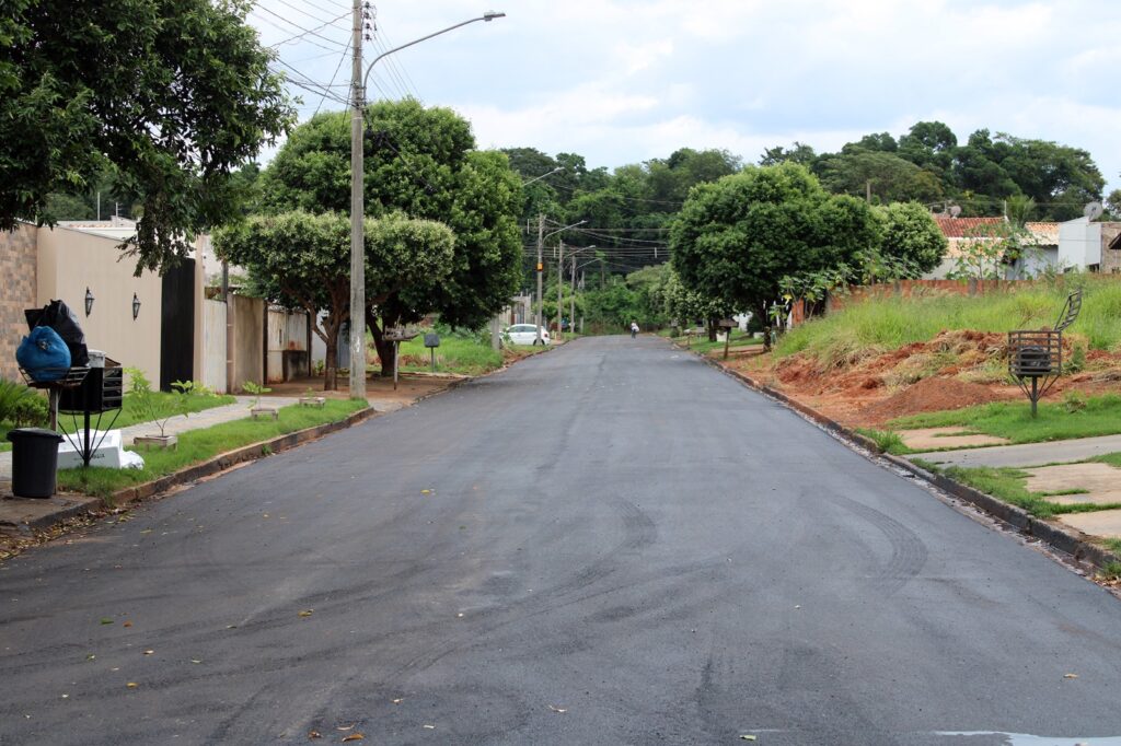 Prefeitura de Naviraí prossegue com obras de recapeamento em ruas e avenidas do município