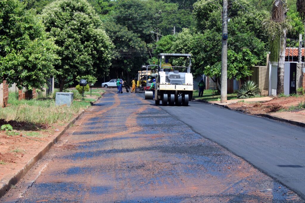 Com obras de recapeamento, Prefeitura de Naviraí leva melhorias a ruas próximas ao Parque do Cumandaí