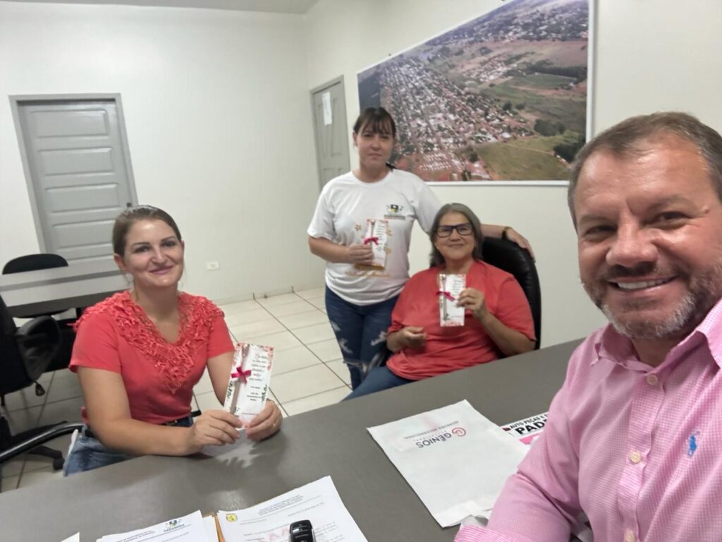 Prefeito Donizete Viaro homenageia funcionárias da prefeitura pelo Dia da Mulher