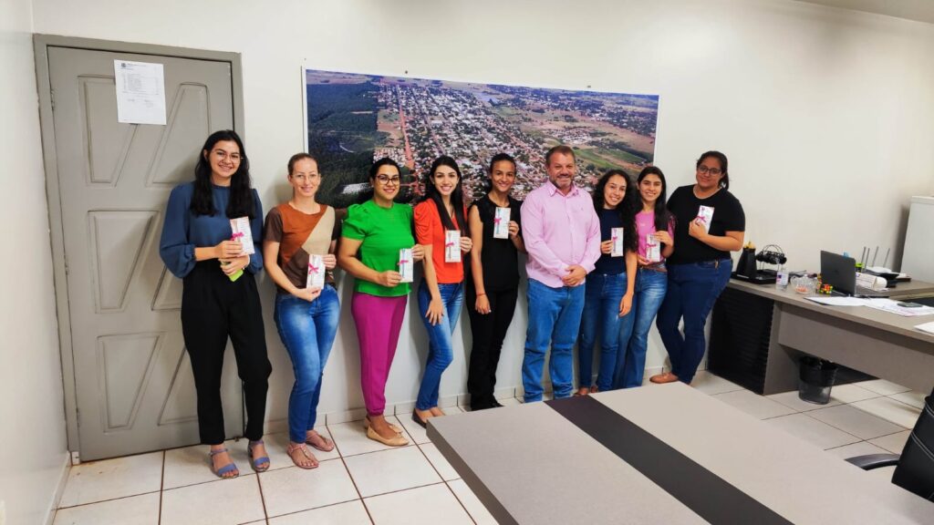 Prefeito Donizete Viaro homenageia funcionárias da prefeitura pelo Dia da Mulher