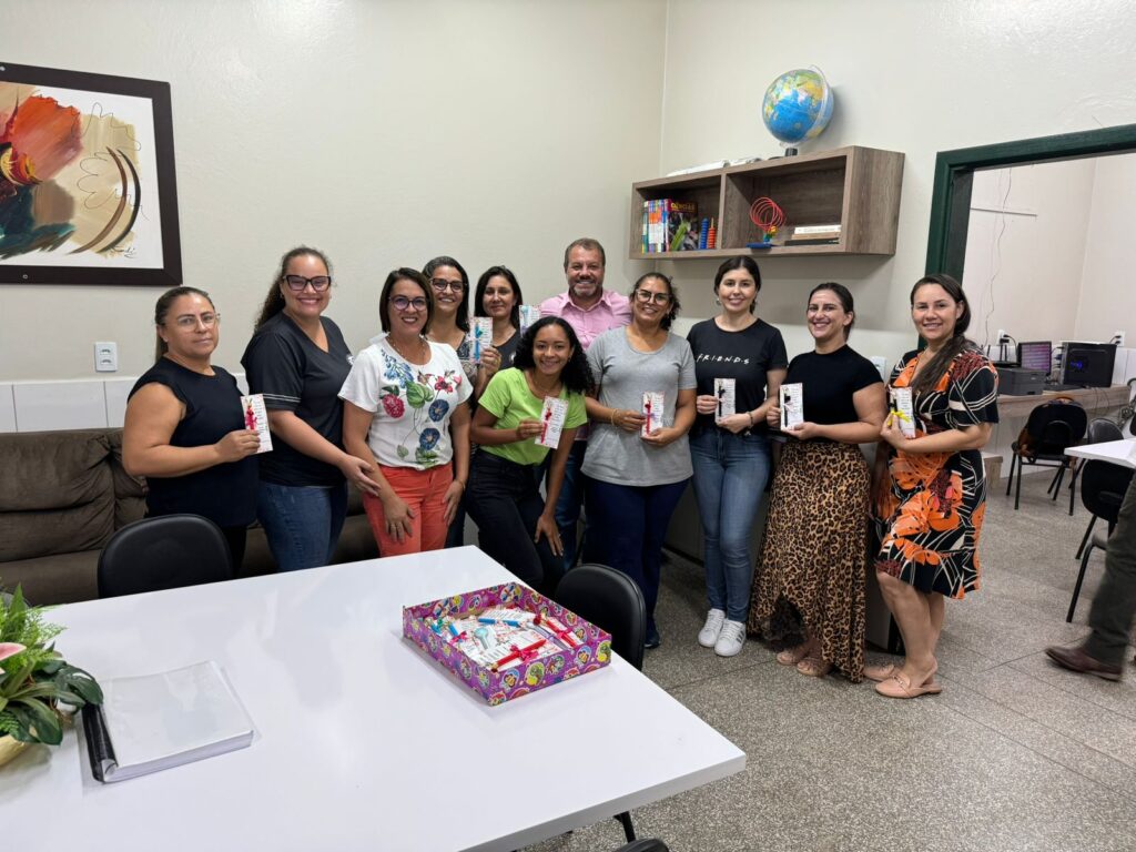 Prefeito Donizete Viaro homenageia funcionárias da prefeitura pelo Dia da Mulher