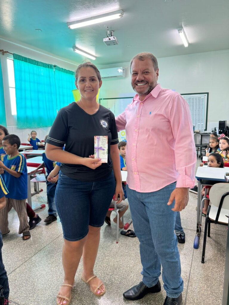 Prefeito Donizete Viaro homenageia funcionárias da prefeitura pelo Dia da Mulher