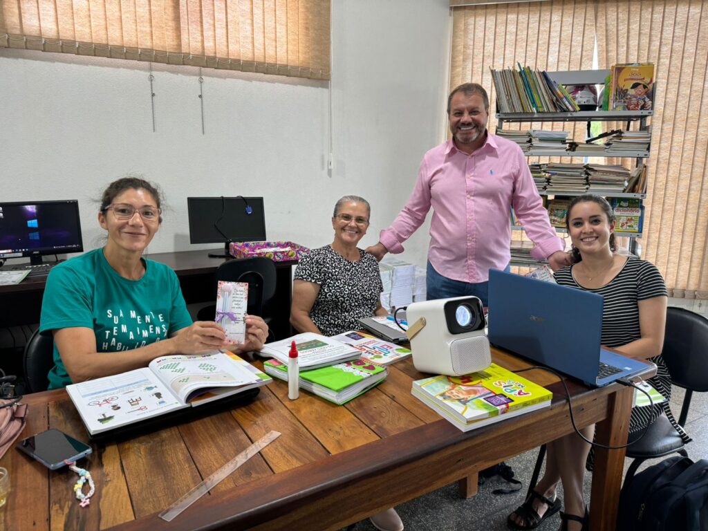 Prefeito Donizete Viaro homenageia funcionárias da prefeitura pelo Dia da Mulher