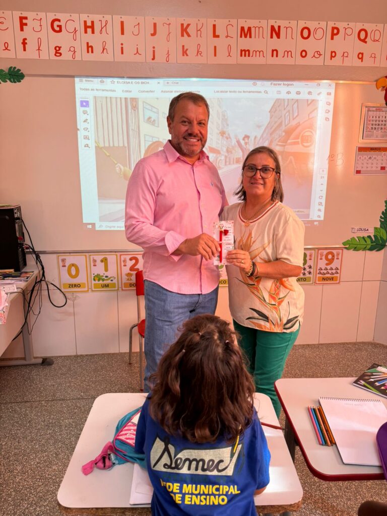 Prefeito Donizete Viaro homenageia funcionárias da prefeitura pelo Dia da Mulher