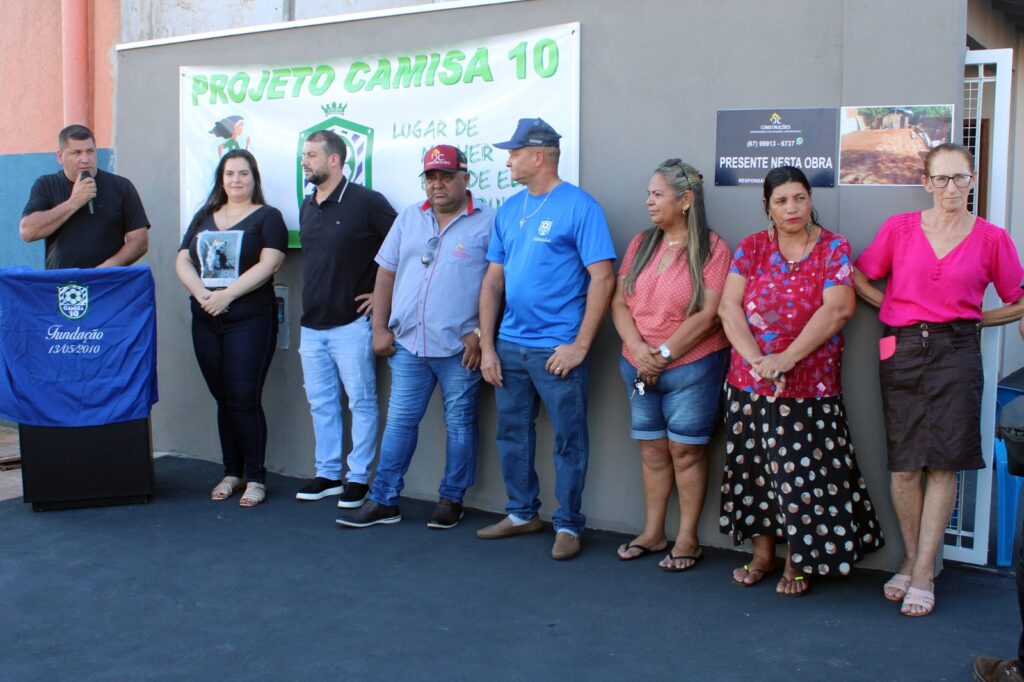 Projeto Camisa 10 constrói casa com e entrega chaves para moradora da Avenida Mato Grosso em Naviraí