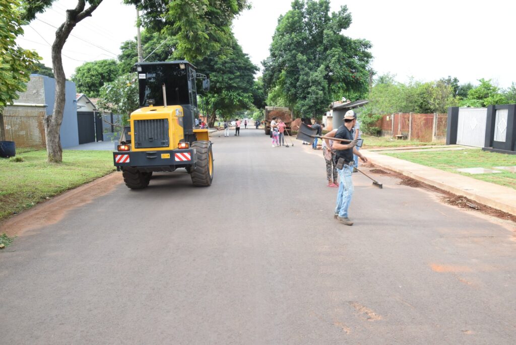 Mutirão de combate à dengue em Iguatemi: equipes da Saúde e da Secretaria de Obras se unem na limpeza da cidade