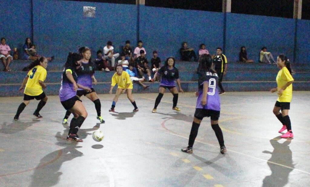 Com 34 equipes campeonato de futsal em alusão a semana dos Povos Indígenas teve início nesta terça em Amambai